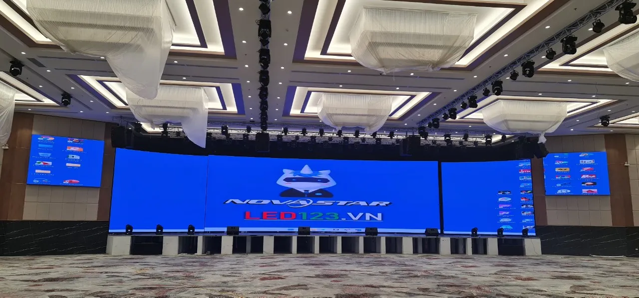 Hệ thống 11 màn hình LED tại Đại Việt Palace
