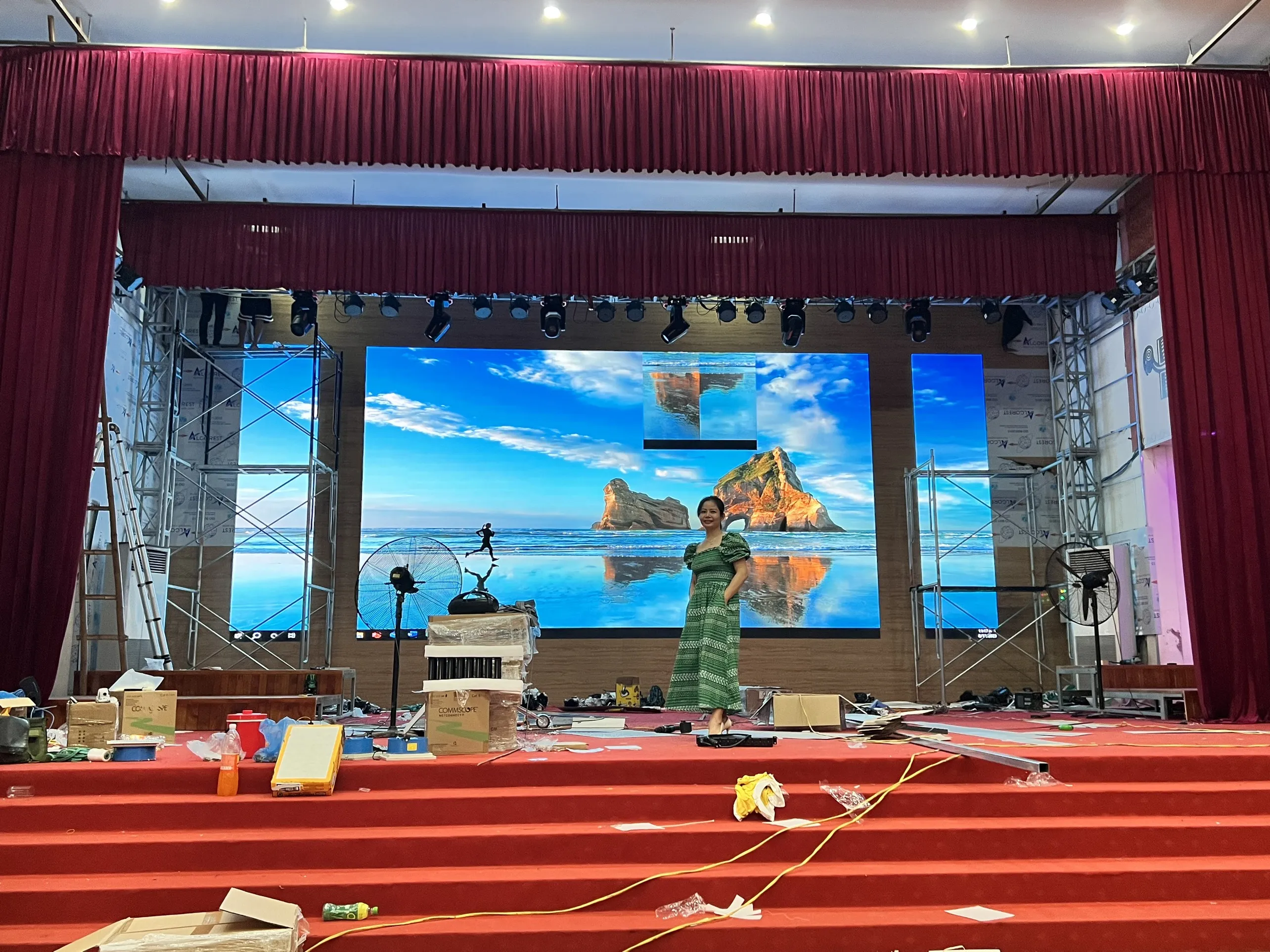 màn hình LED sân khấu và màn hình LED hội trường